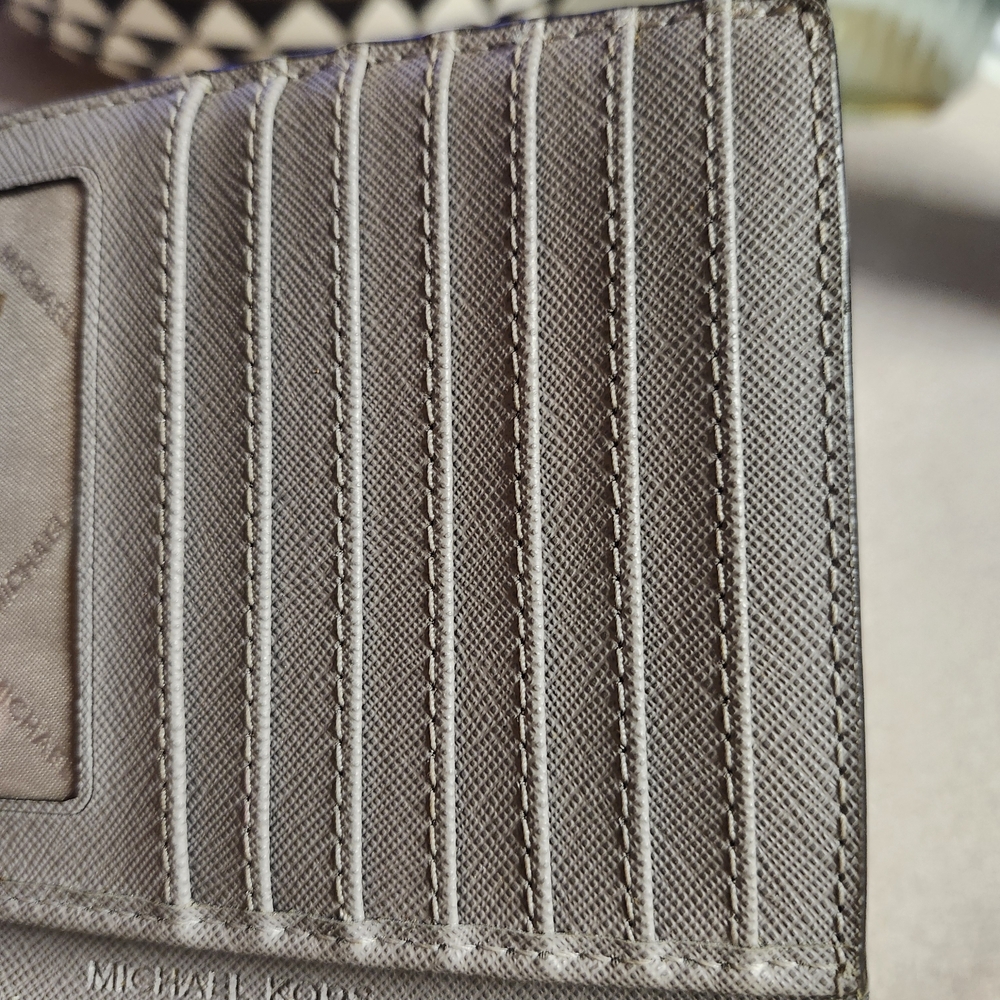 Michael Kors White Card Holder,wallet - Picture 7 of 8
